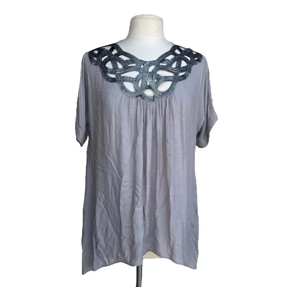 CHELSEA VIOLET Women’s Size M Gray Soutache Neck Short Sleeve Blouse